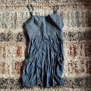 american eagle, size 12, like new! needs to be ironed :)